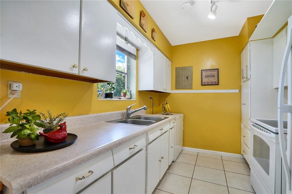 Palm Spgs Village 01 - Residential