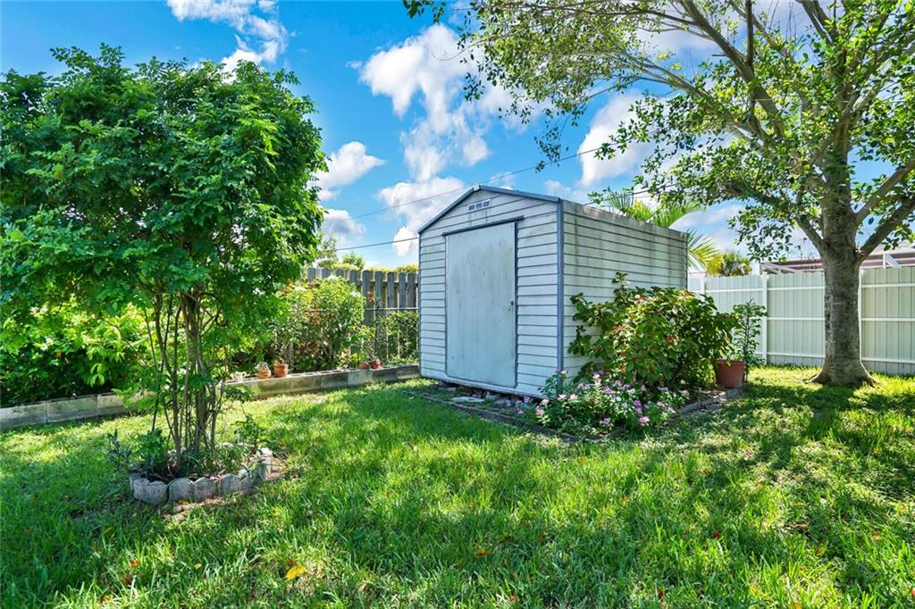 Palm Spgs Village 01 - Residential