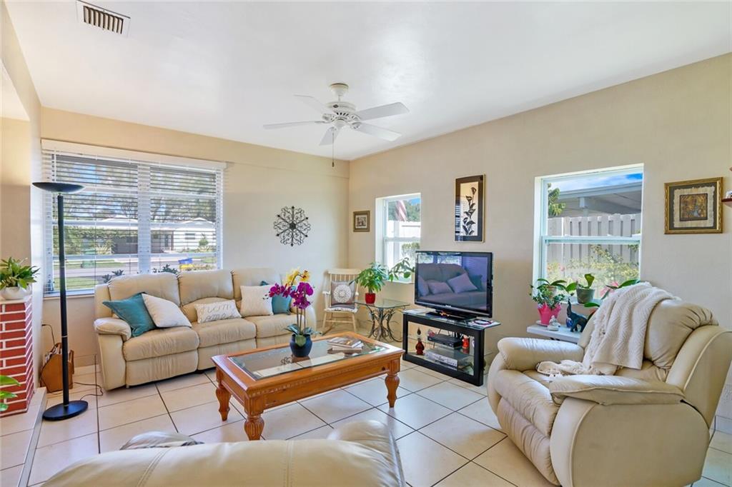 Palm Spgs Village 01 - Residential