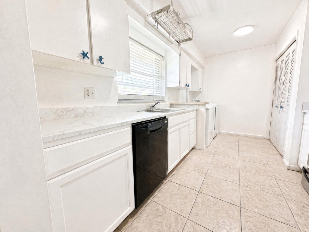 Photo of 4725 SE TERI Place, Stuart, FL 34997 (MLS # B26077168)