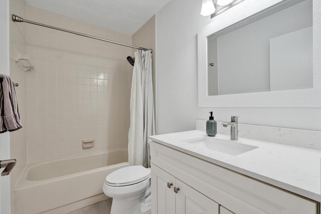 GARDENS 4 CONDO - Residential