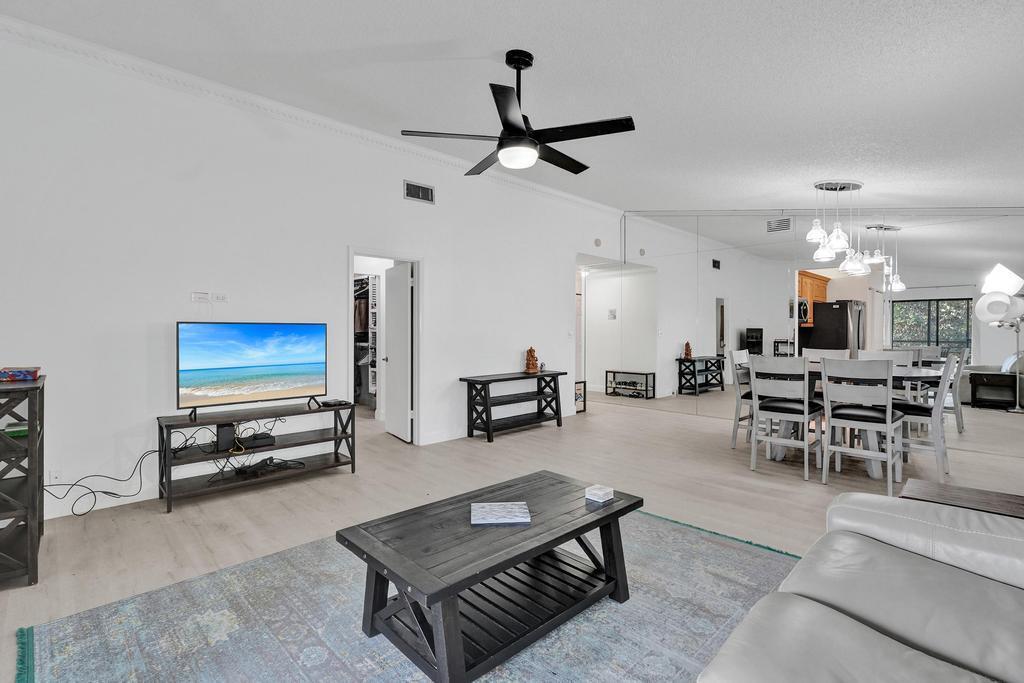 GARDENS 4 CONDO - Residential