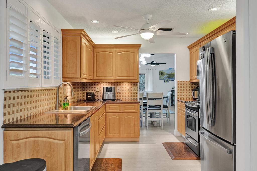 GARDENS 4 CONDO - Residential