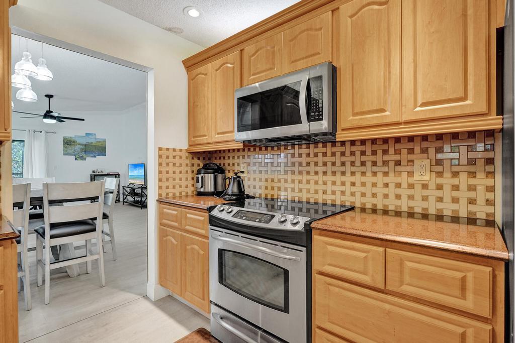 GARDENS 4 CONDO - Residential