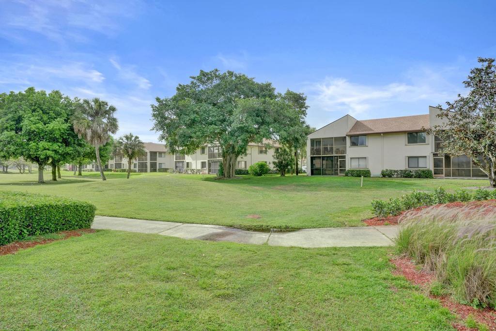 GARDENS 4 CONDO - Residential