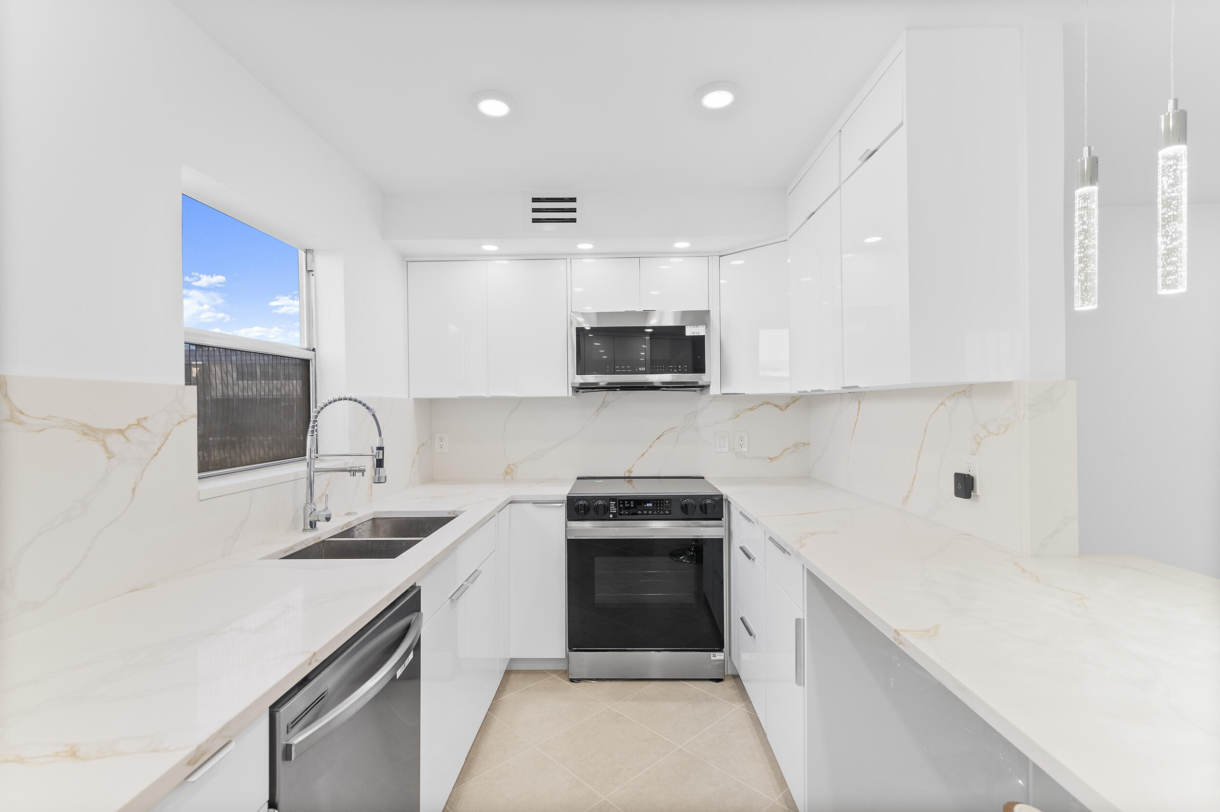 KINGS POINT BRITTANY CONDOS - Residential