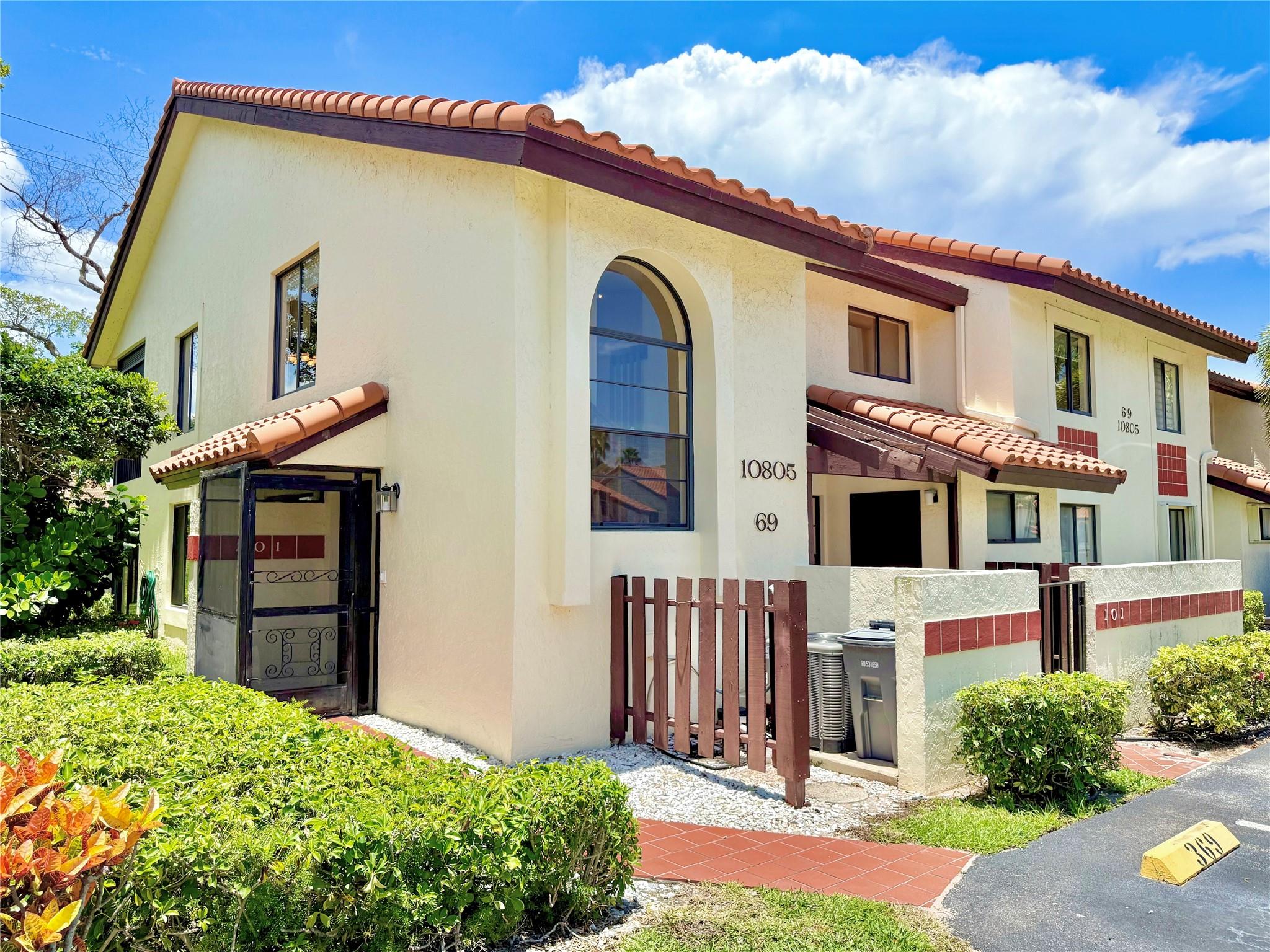 10805 Bahama Palm Way 201
