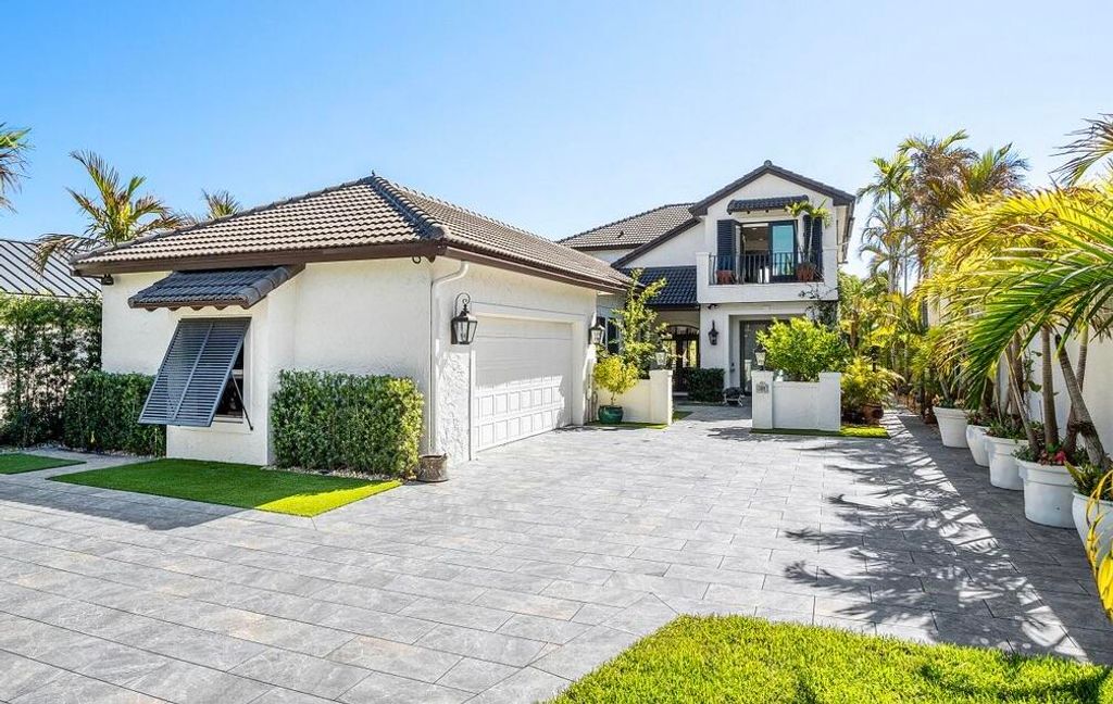 Photo of 281 Fishermans Way, Jupiter, FL 33477 (MLS # B26002183)