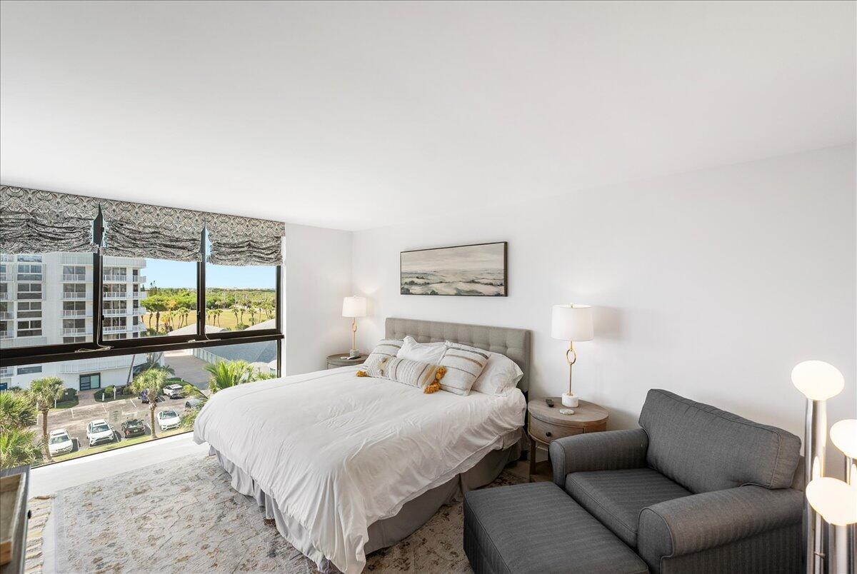 BARCLAY BEACH CLUB PHASE - Residential Lease