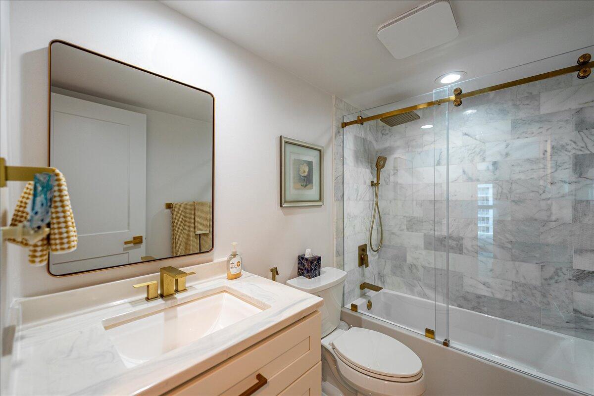 BARCLAY BEACH CLUB PHASE - Residential Lease