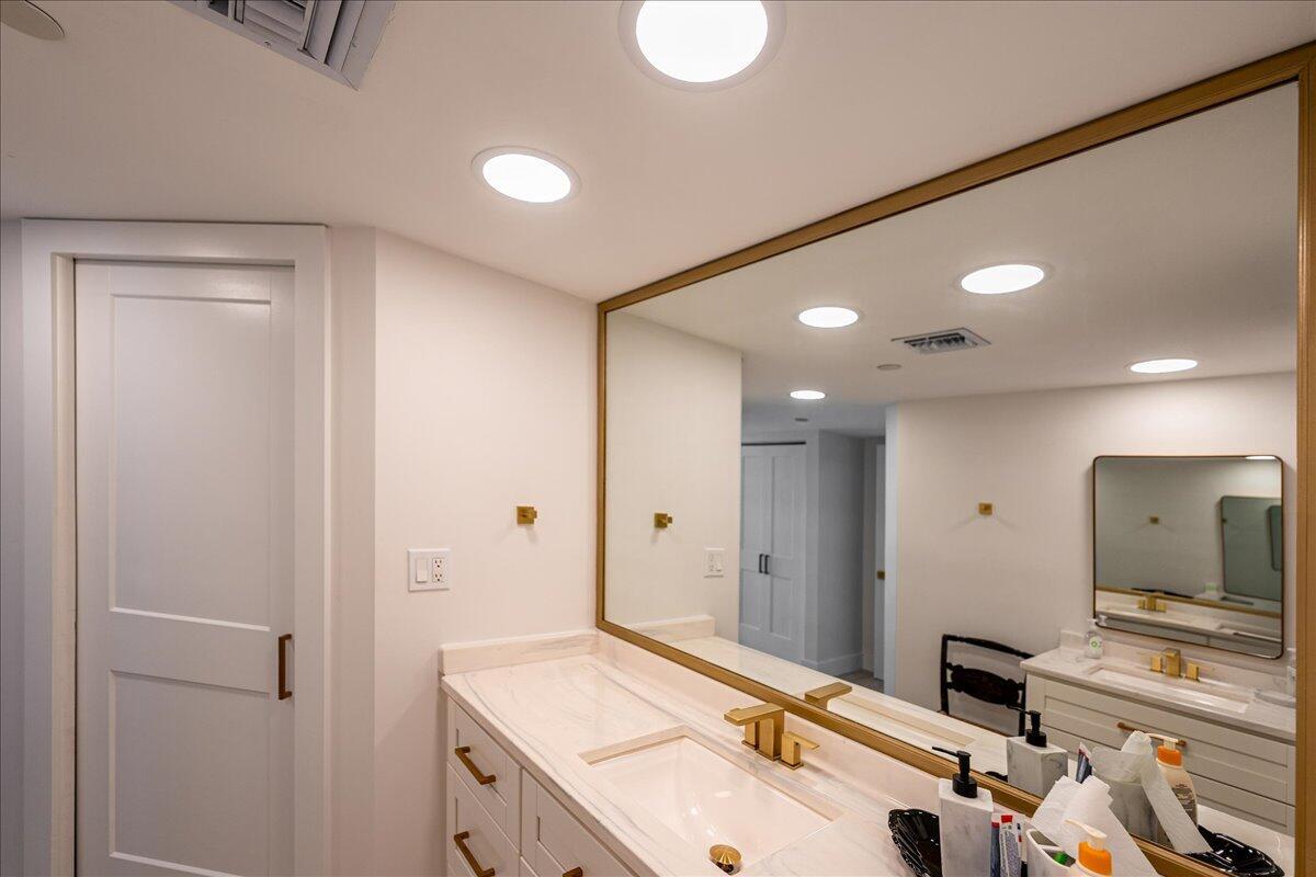 BARCLAY BEACH CLUB PHASE - Residential Lease