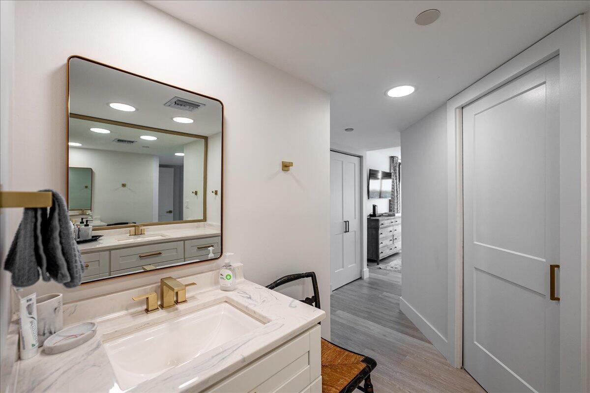 BARCLAY BEACH CLUB PHASE - Residential Lease