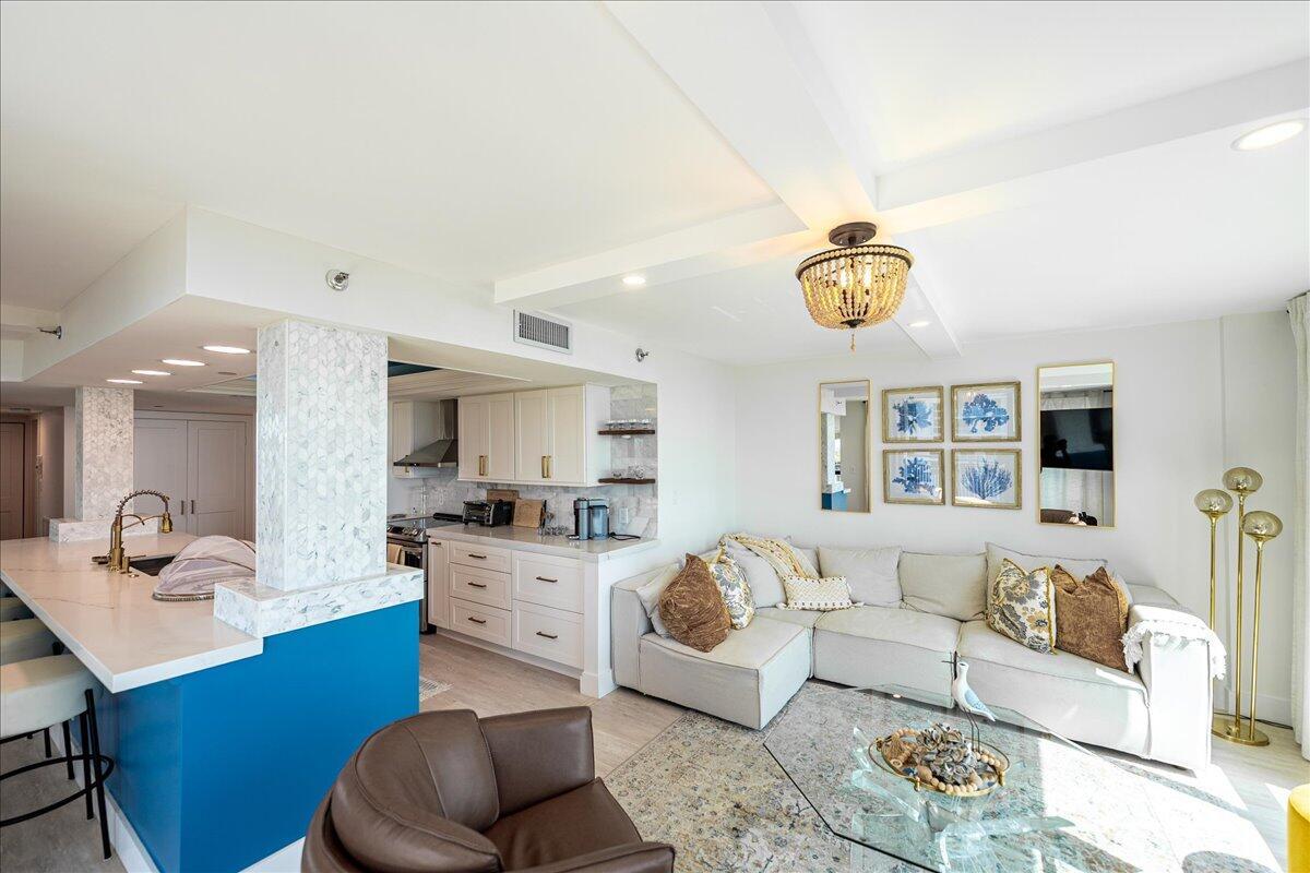 BARCLAY BEACH CLUB PHASE - Residential Lease