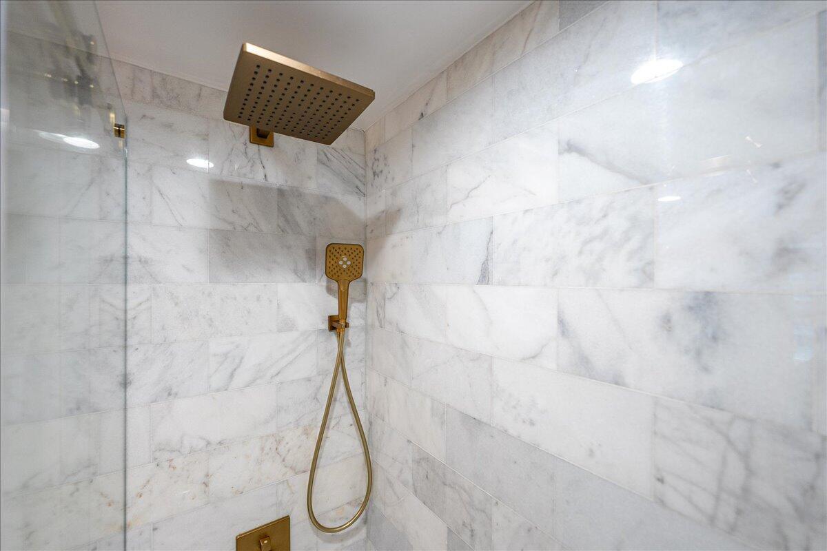 BARCLAY BEACH CLUB PHASE - Residential Lease