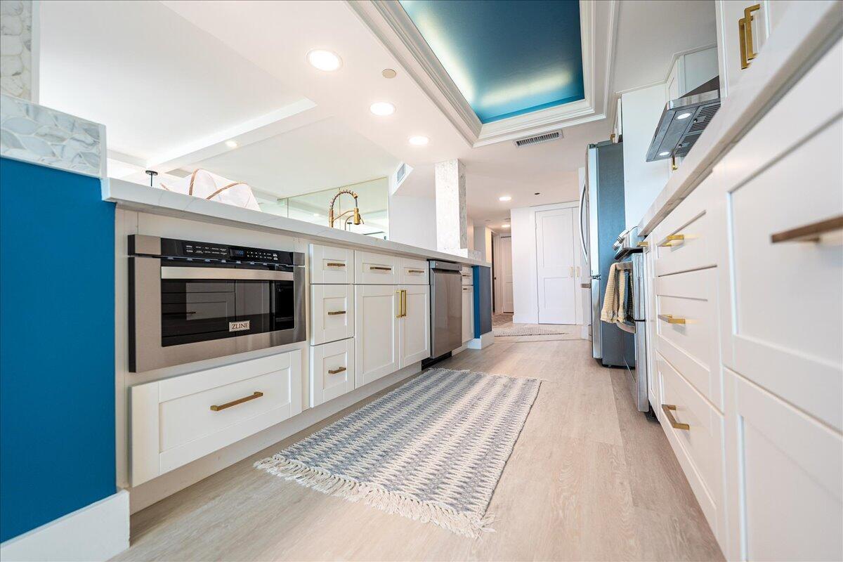 BARCLAY BEACH CLUB PHASE - Residential Lease