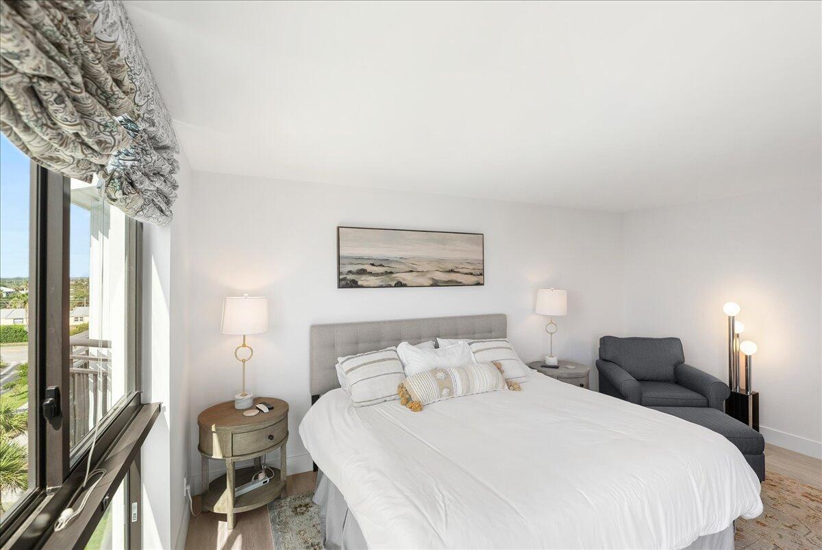 BARCLAY BEACH CLUB PHASE - Residential Lease