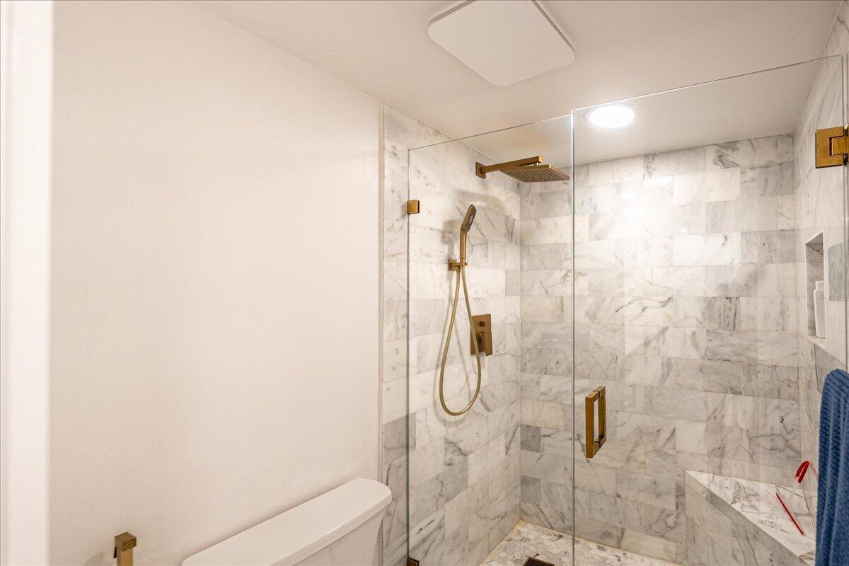 BARCLAY BEACH CLUB PHASE - Residential Lease