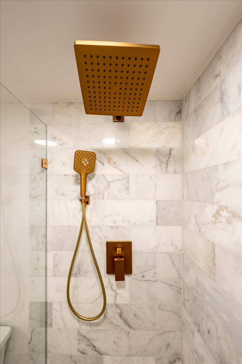 BARCLAY BEACH CLUB PHASE - Residential Lease