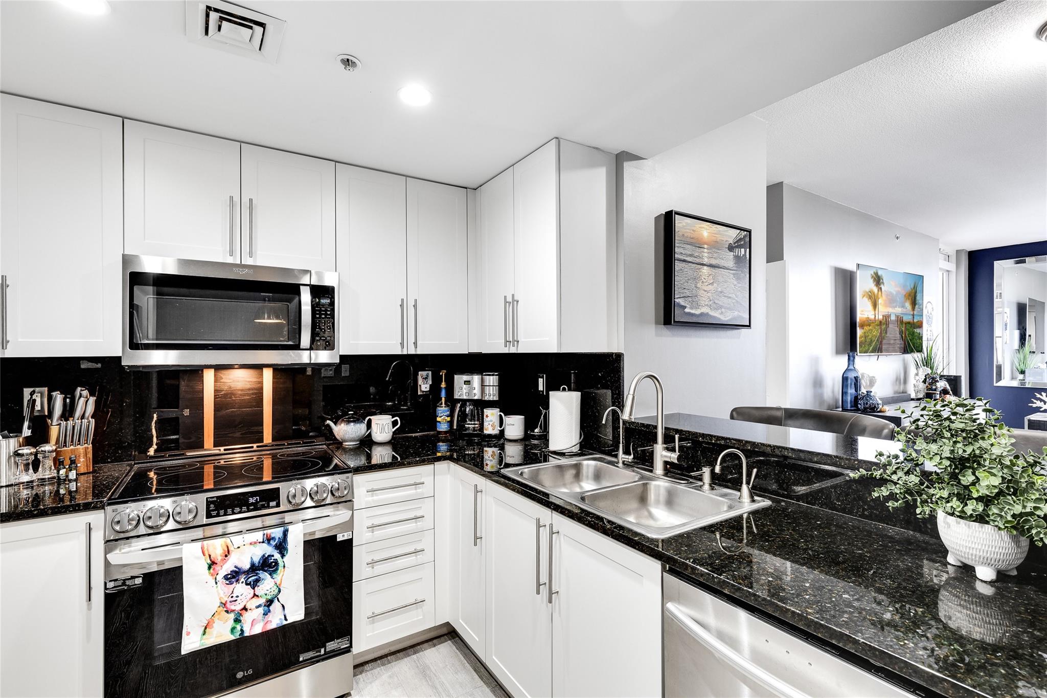 511 SE 5th Ave 2121