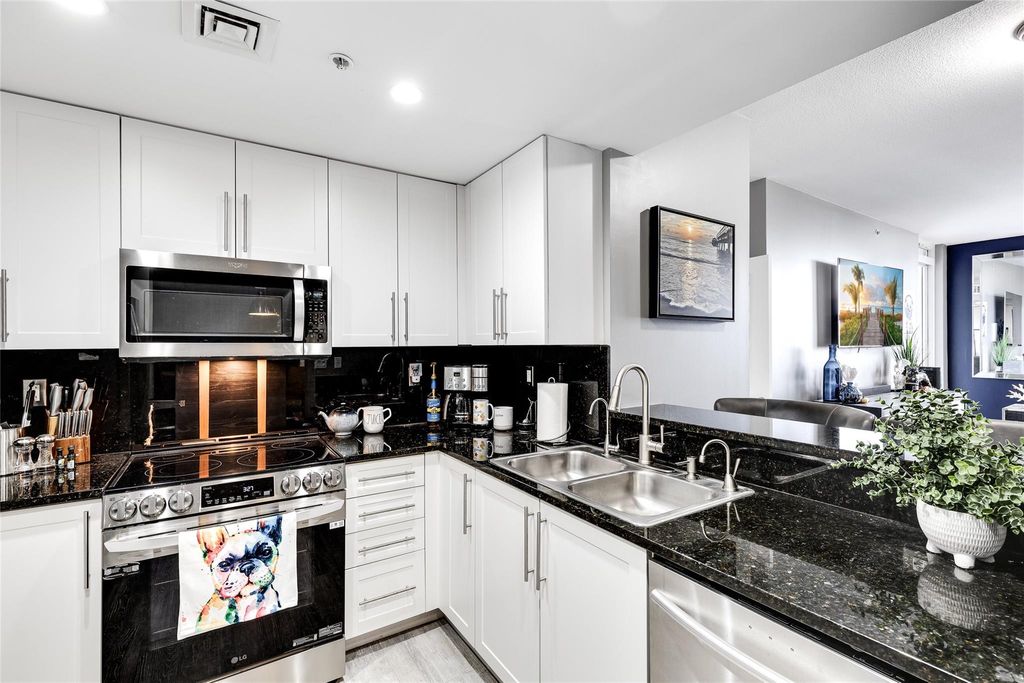 Photo of 511 SE 5th Ave #2121, Fort Lauderdale, FL 33301 (MLS # F10532747)