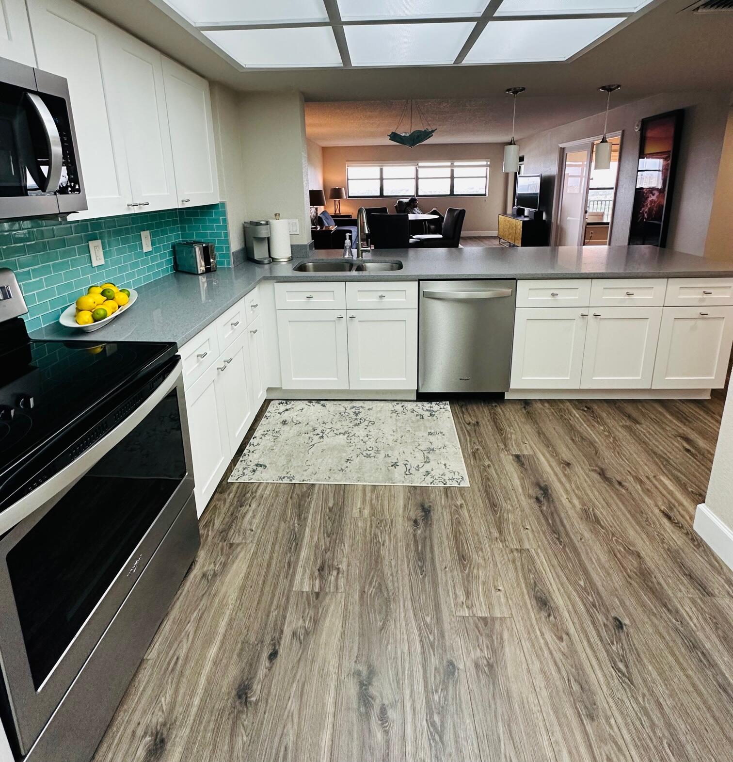 3200 Port Royale Drive N 2004