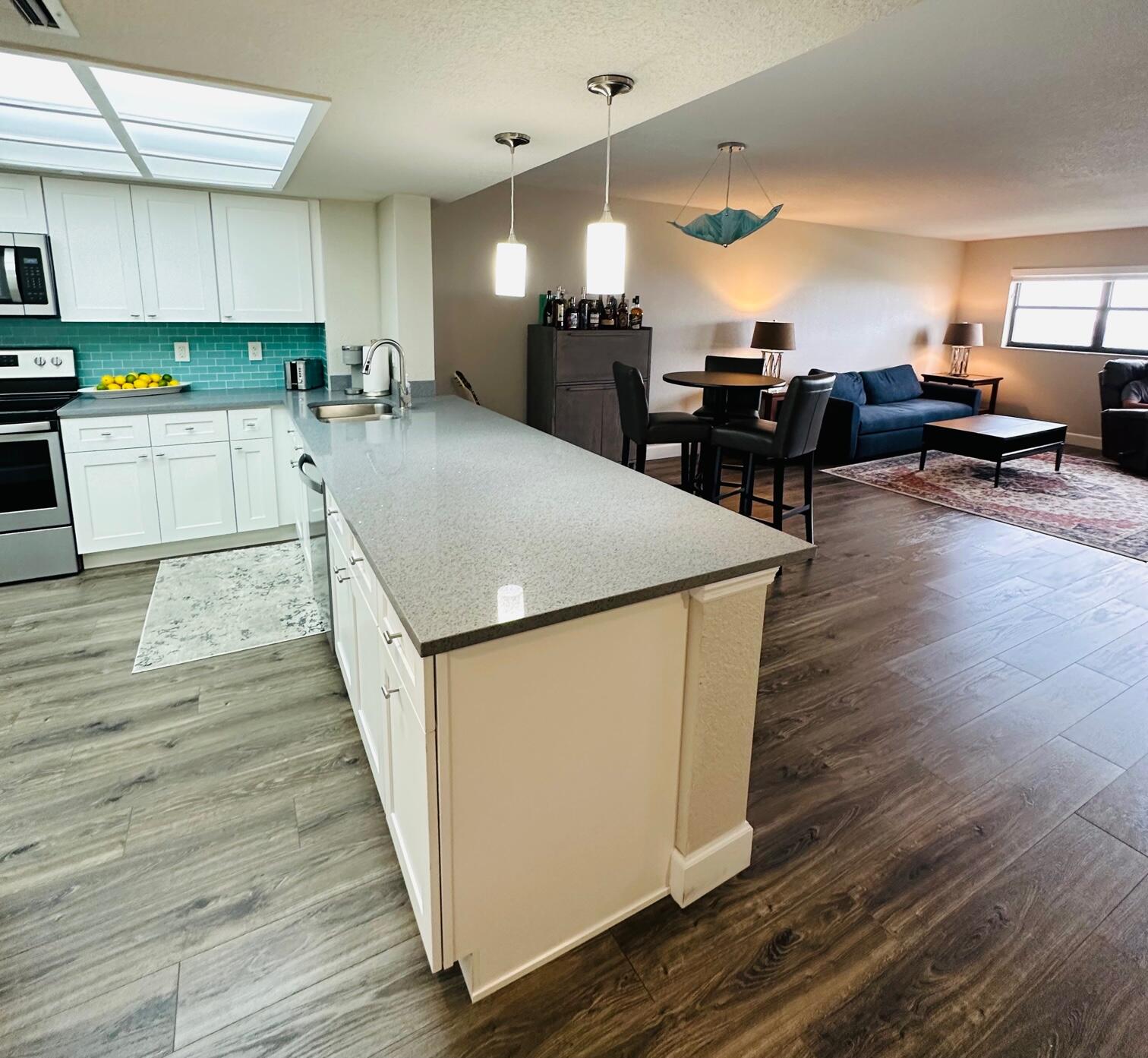 3200 Port Royale Drive N 2004