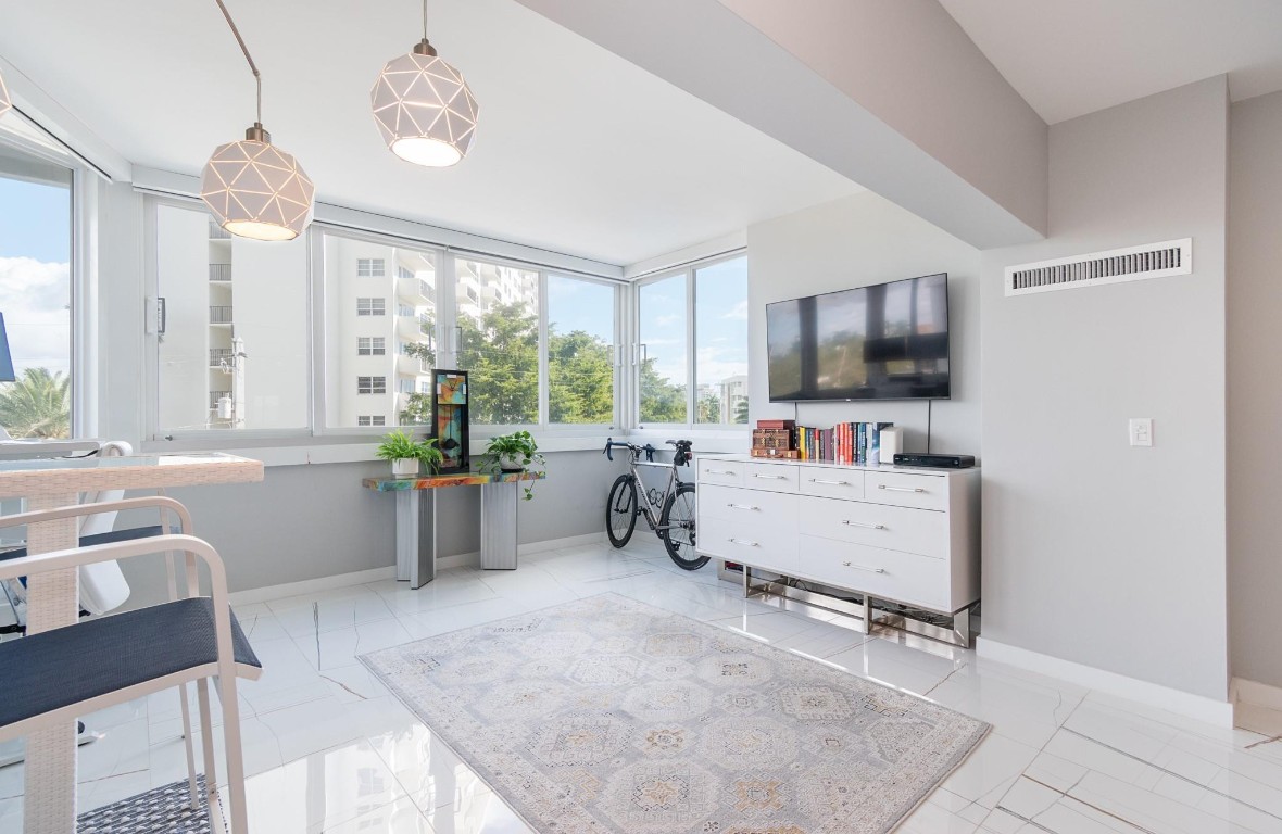 333 Sunset Drive 105