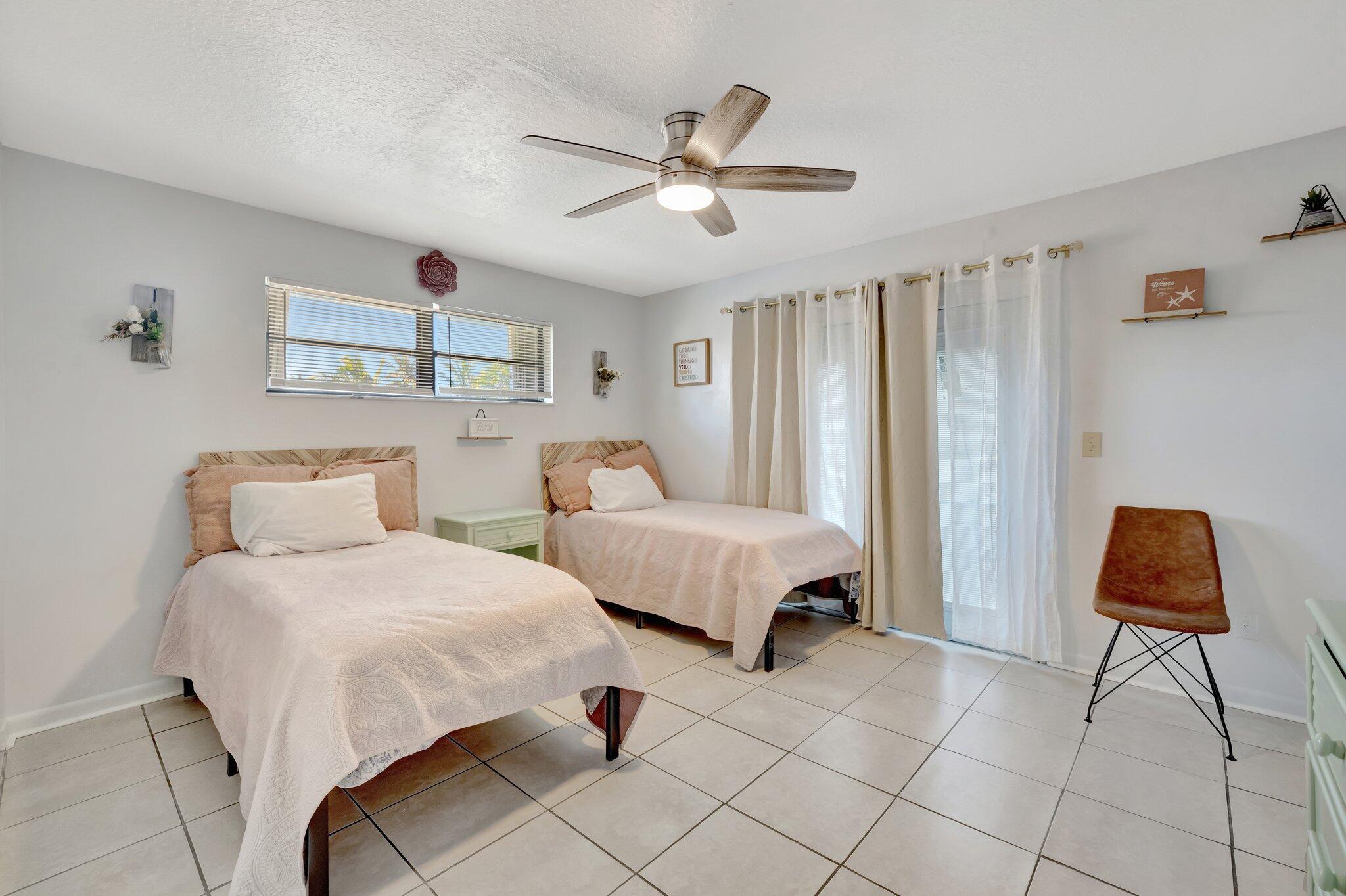 SURFSIDE UNIT 1 SUBDIVISI - Residential Lease