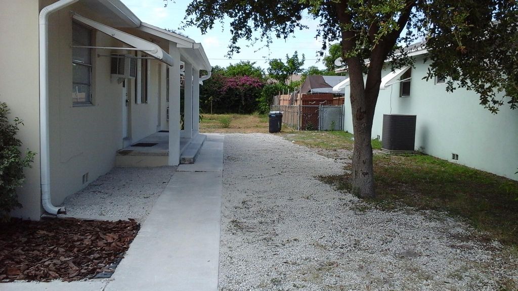 Photo of 521 W Perry St, Lantana, FL 33462 (MLS # F10513614)