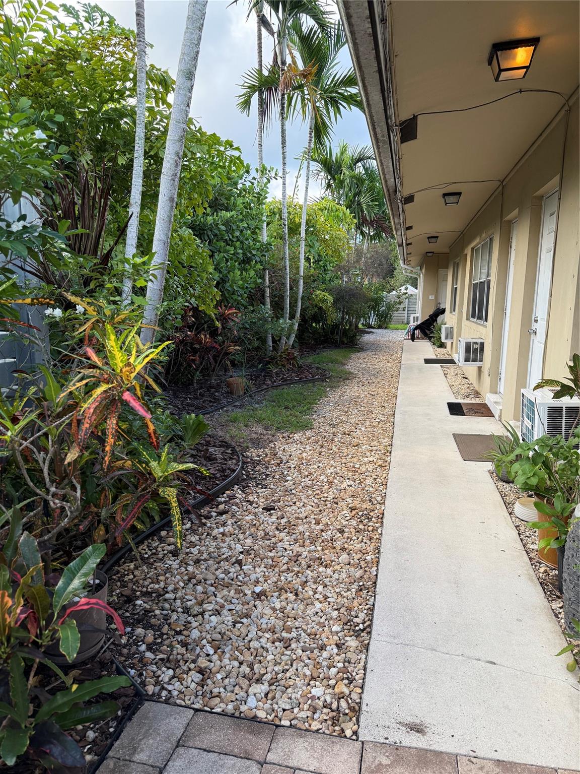 Waverly Place 2-19 D - Residential Lease