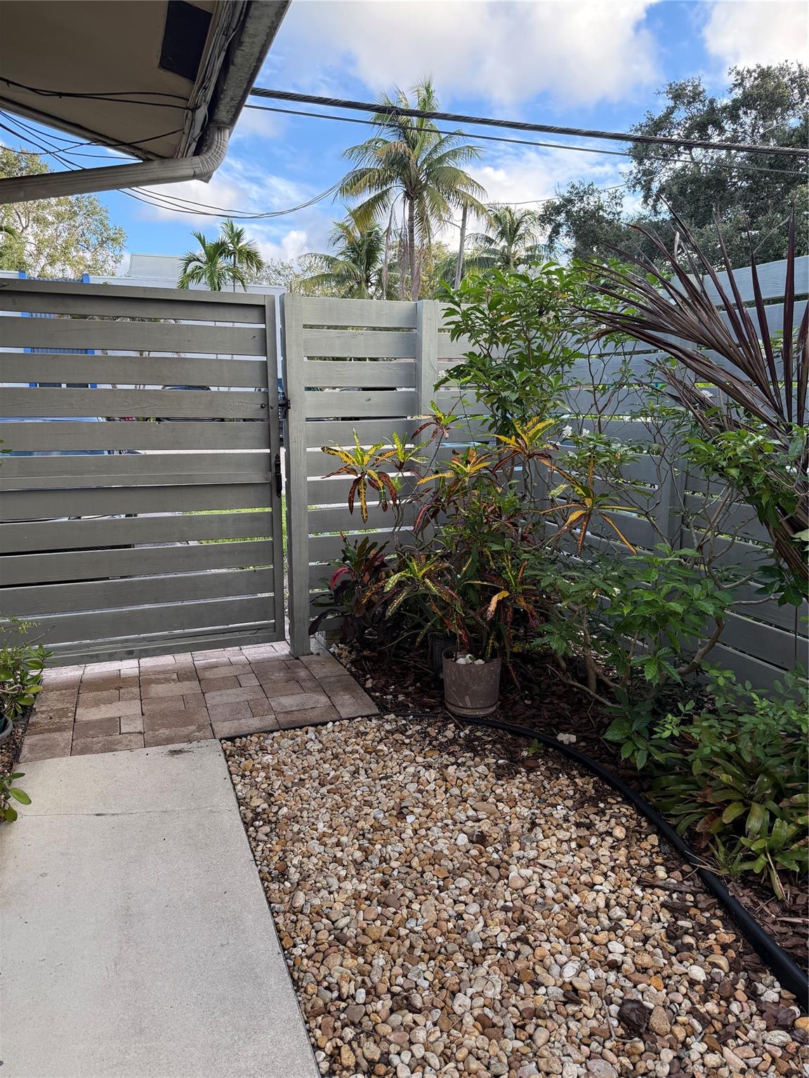 Waverly Place 2-19 D - Residential Lease