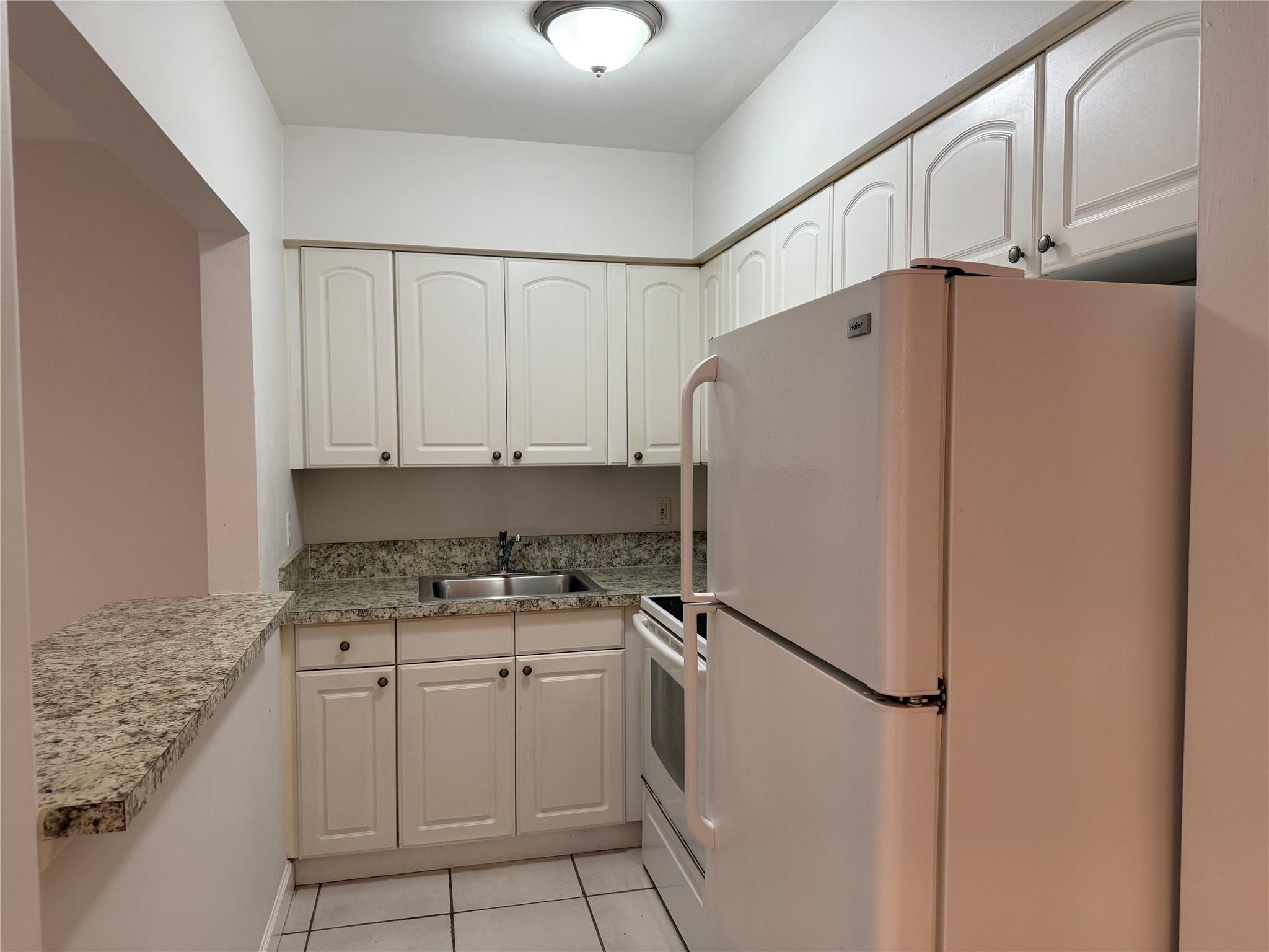 Waverly Place 2-19 D - Residential Lease