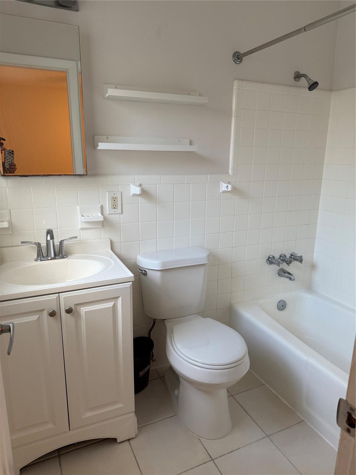 Waverly Place 2-19 D - Residential Lease