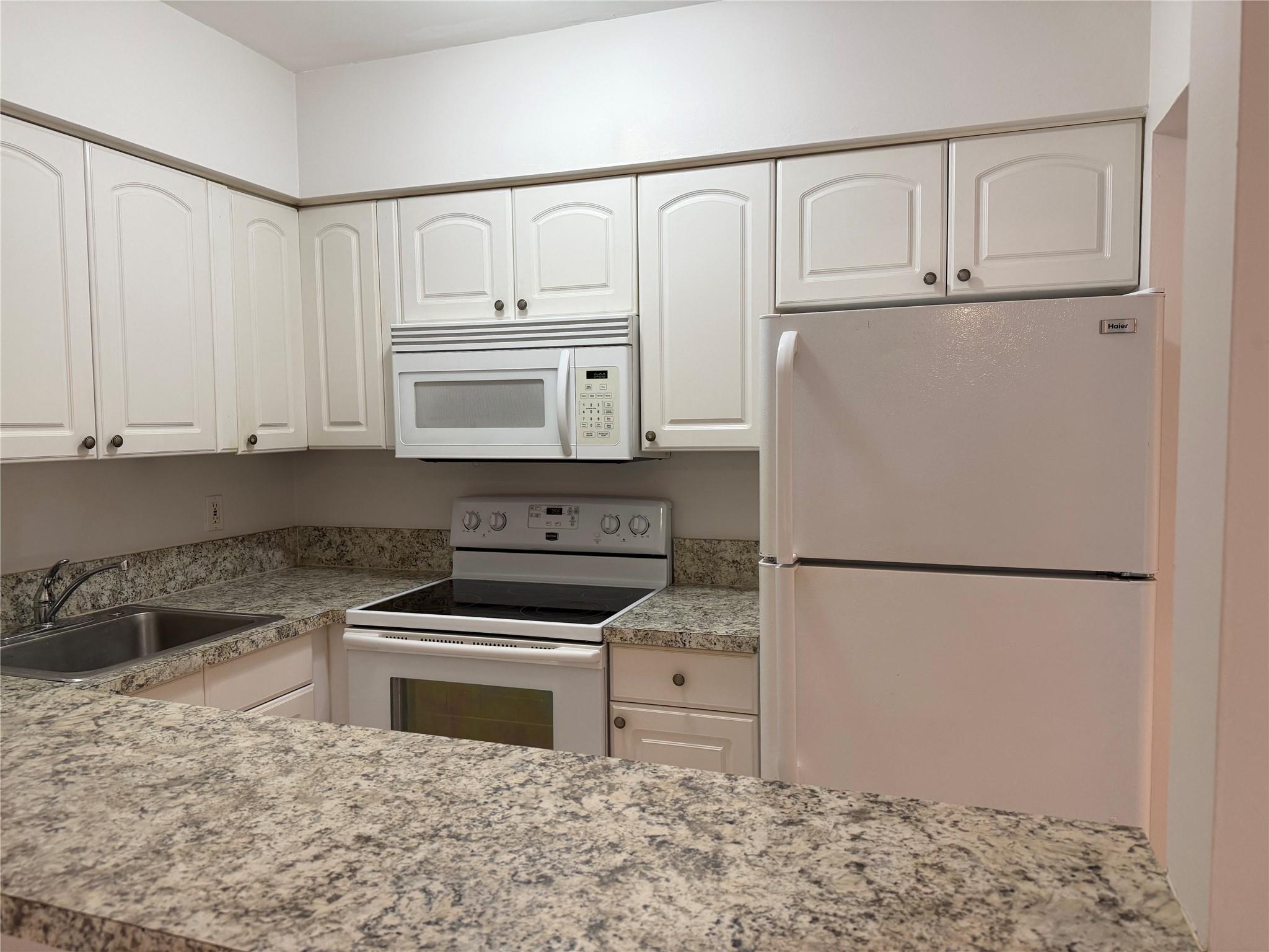 Waverly Place 2-19 D - Residential Lease