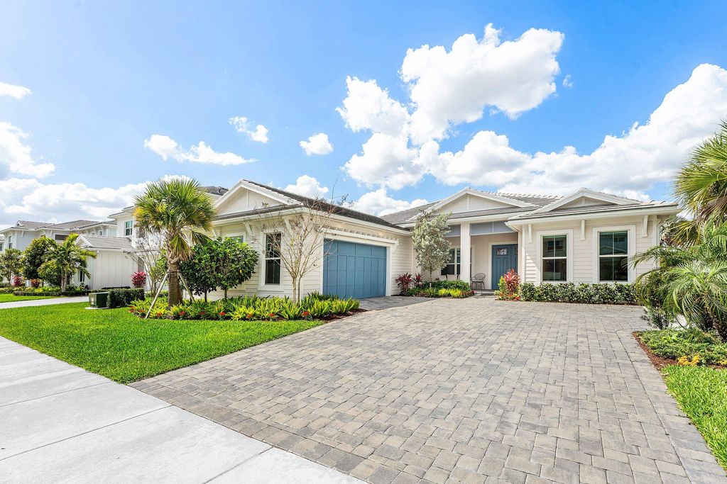 Photo of 9256 Crestview Circle, Palm Beach Gardens, FL 33412 (MLS # B26019113)
