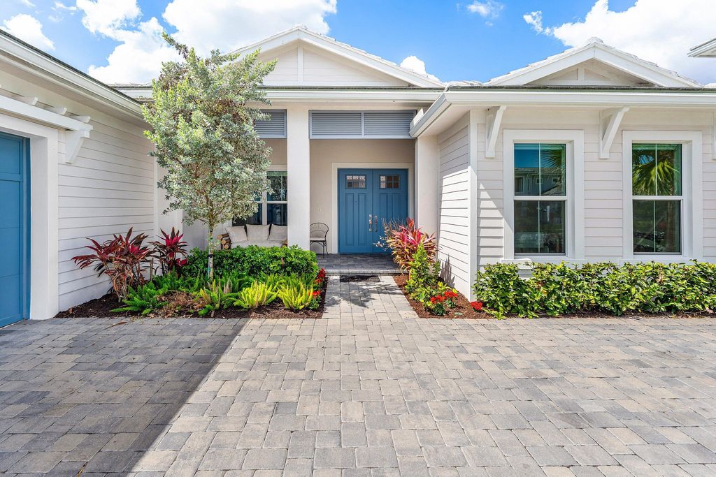 Photo of 9256 Crestview Circle, Palm Beach Gardens, FL 33412 (MLS # B26019113)