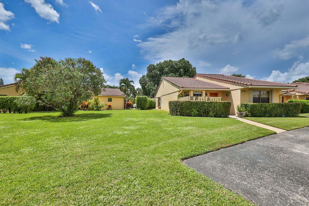 Photo of 6726 Bridlewood Ct, Boca Raton, FL 33433 (MLS # R11016269)