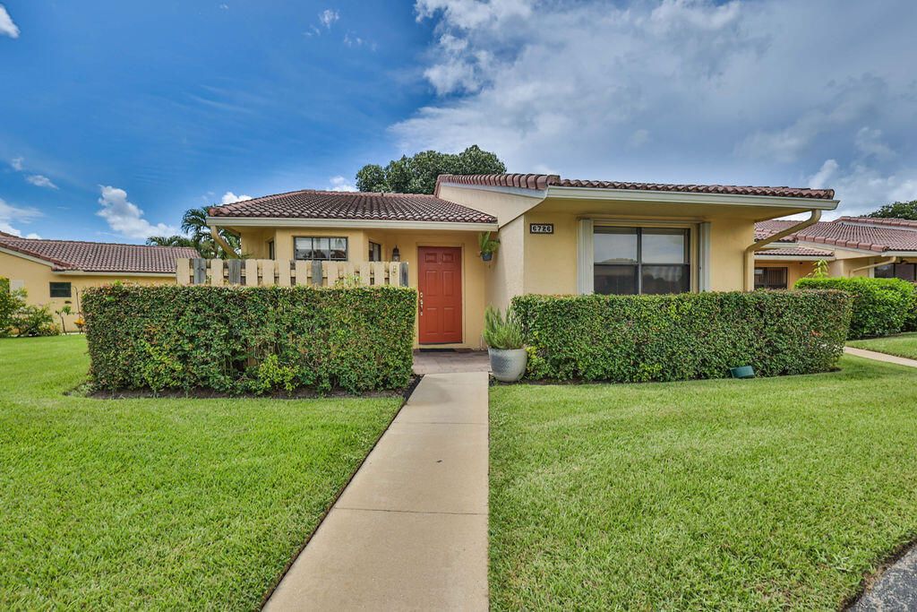 Photo of 6726 Bridlewood Ct, Boca Raton, FL 33433 (MLS # R11016269)
