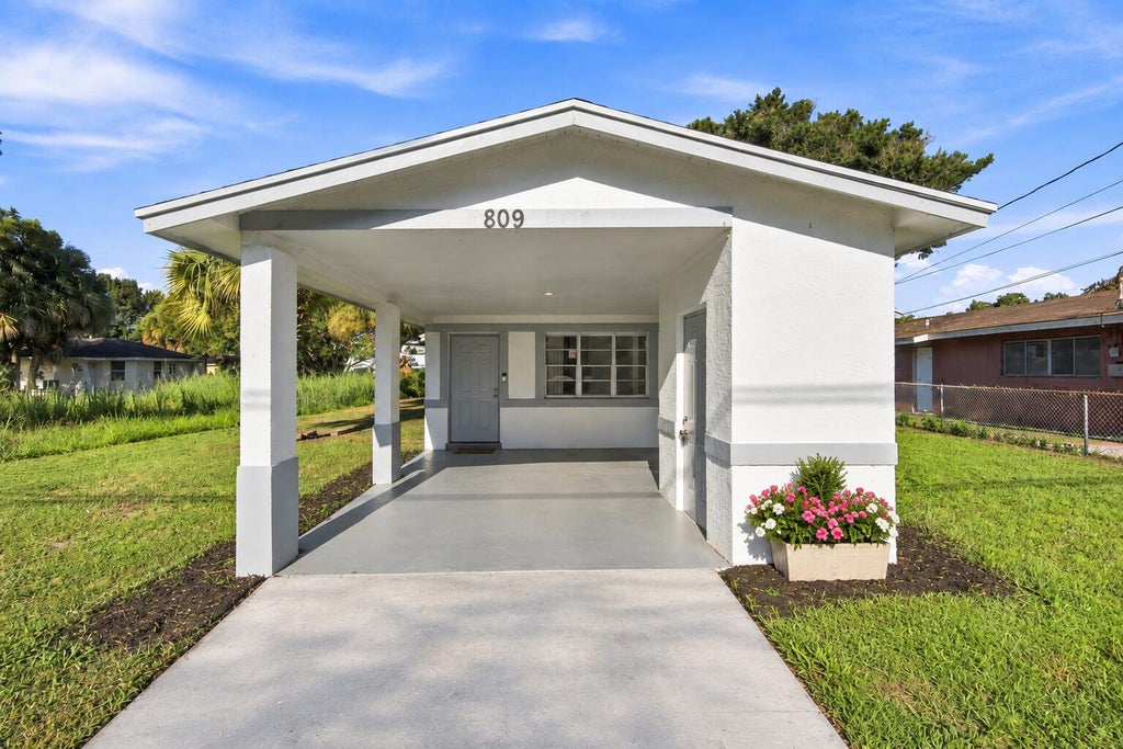 Photo of 809 N 22ND Street, Fort Pierce, FL 34950 (MLS # B26074123)
