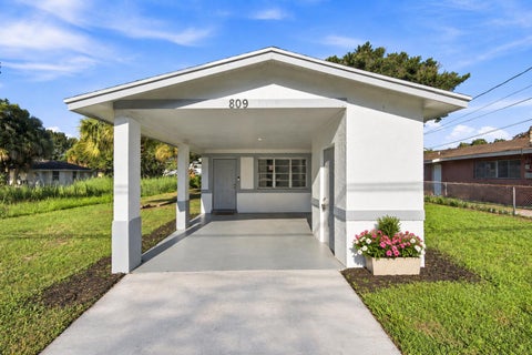 Photo of 809 N 22ND Street, Fort Pierce, FL 34950 (MLS # B26074123)