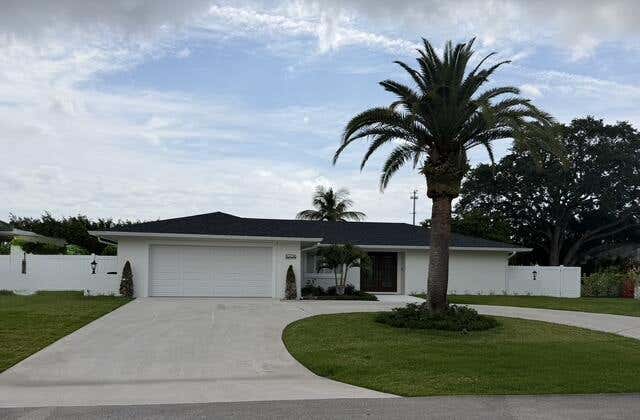 Photo of 10736 Locust Street, Palm Beach Gardens, FL 33418 (MLS # B26045006)