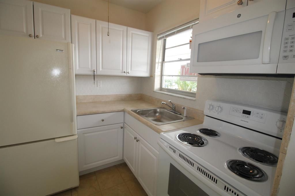 Photo of 1113 Lake Terrace #207, Boynton Beach, FL 33426 (MLS # R10769829)