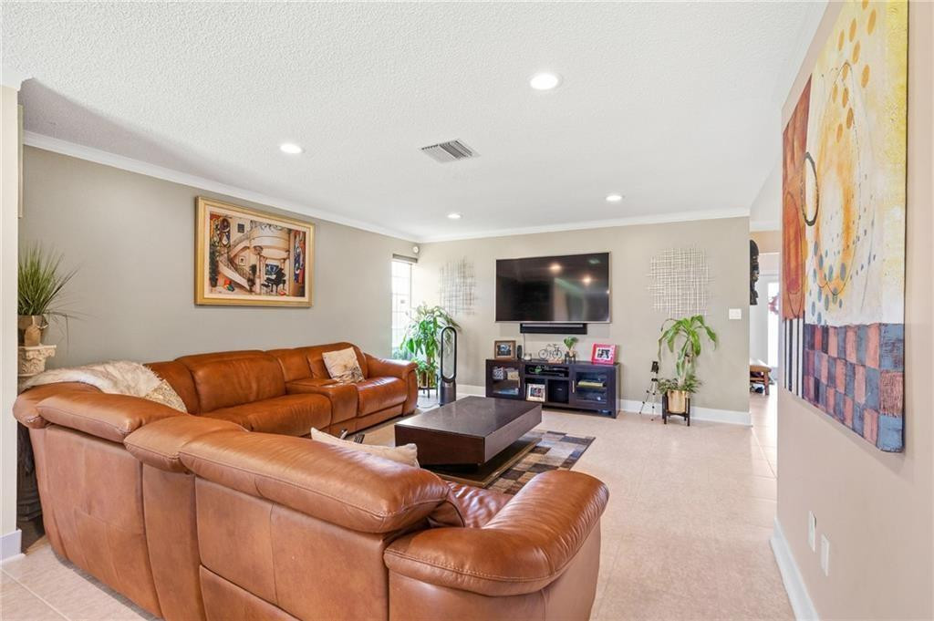 The Country Sec 1 81-5 B - Residential