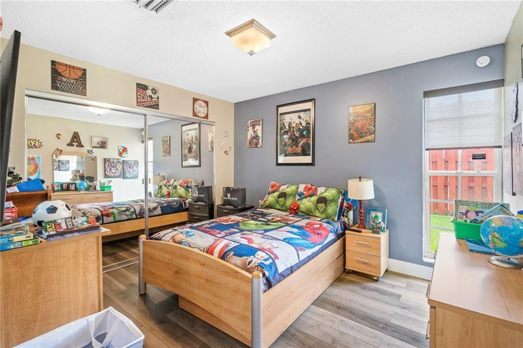 The Country Sec 1 81-5 B - Residential