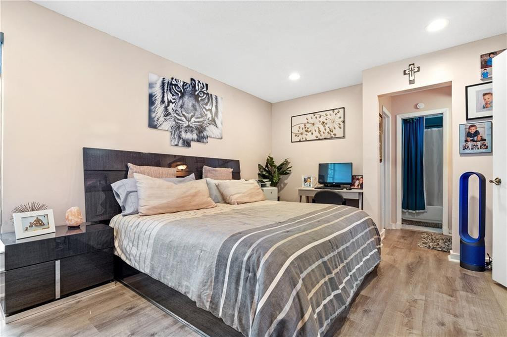 The Country Sec 1 81-5 B - Residential