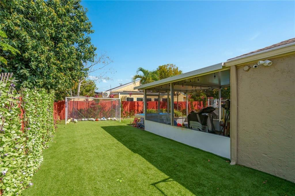 The Country Sec 1 81-5 B - Residential