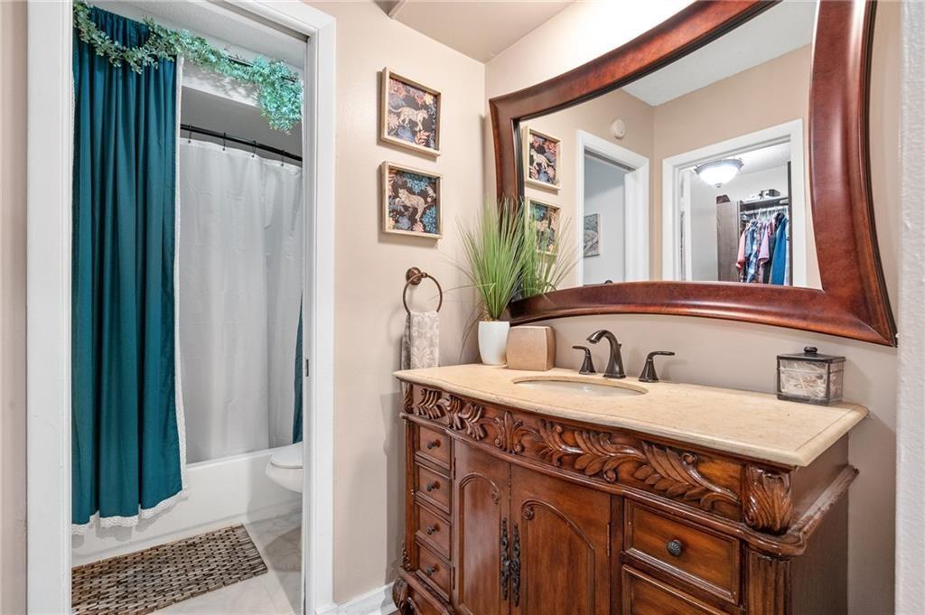 The Country Sec 1 81-5 B - Residential