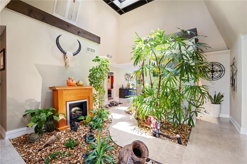 The Country Sec 1 81-5 B - Residential