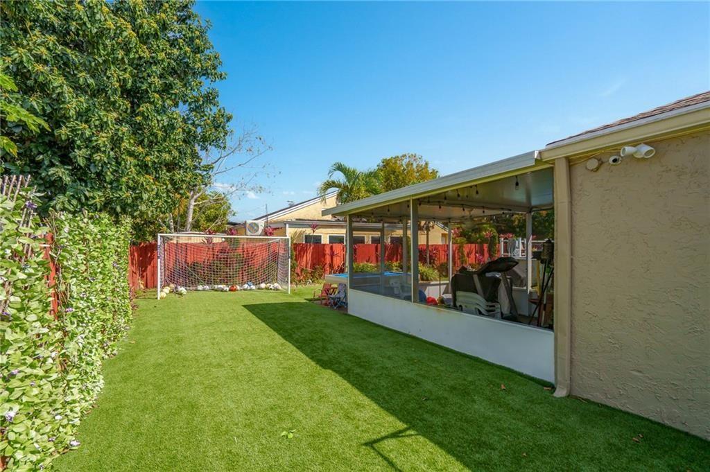 The Country Sec 1 81-5 B - Residential