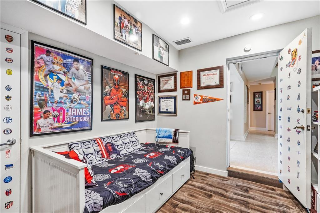 The Country Sec 1 81-5 B - Residential